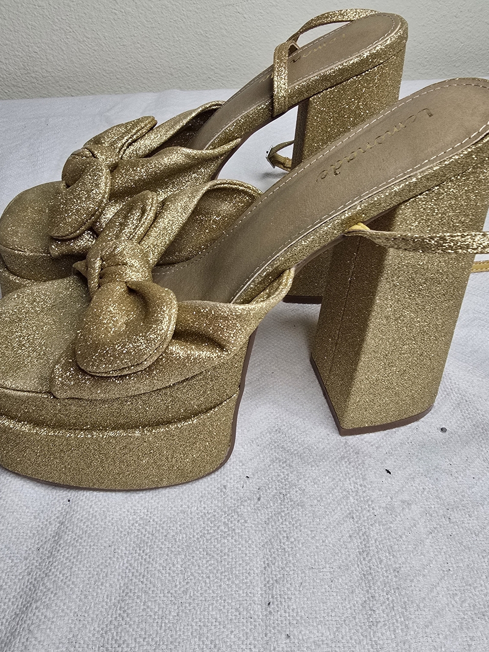 Lemonade Hot Sauce Gold Platform Bow Heels – Women's Size 9